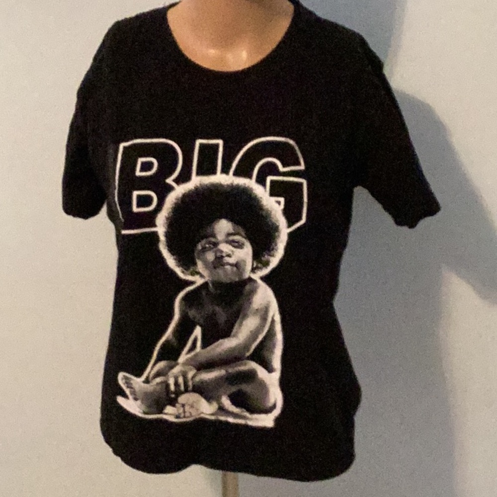 Classic Black Graphic Tee with Bold Print 🔮